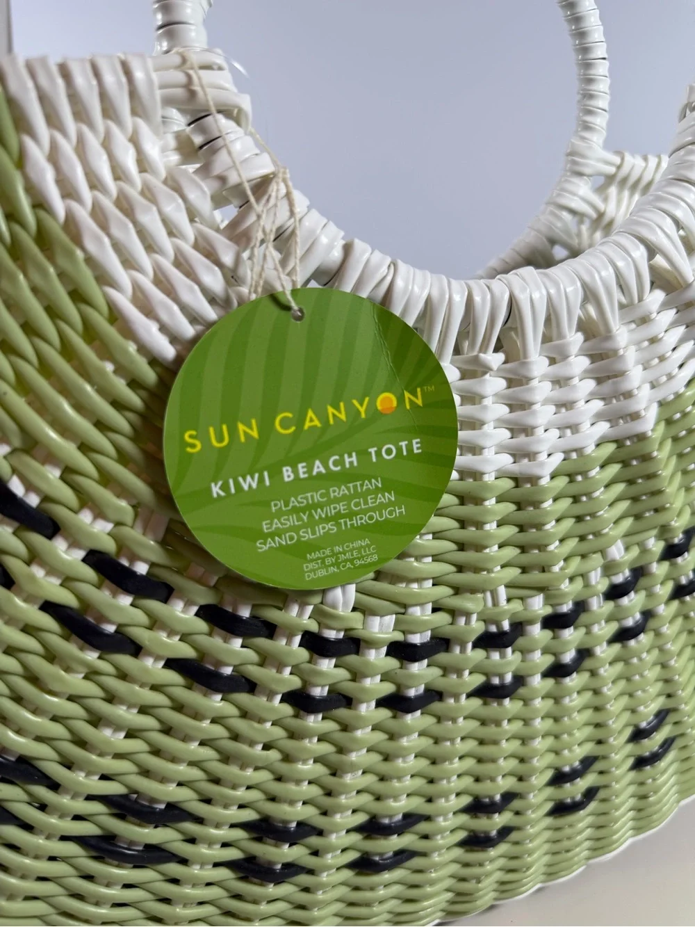 Kiwi Woven Tote in White and Green